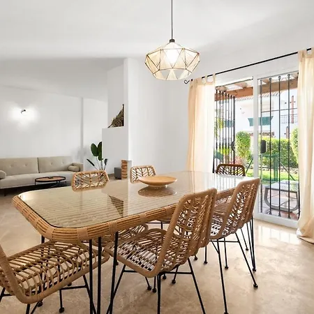 Explore Life At Naranjos - Rdr453